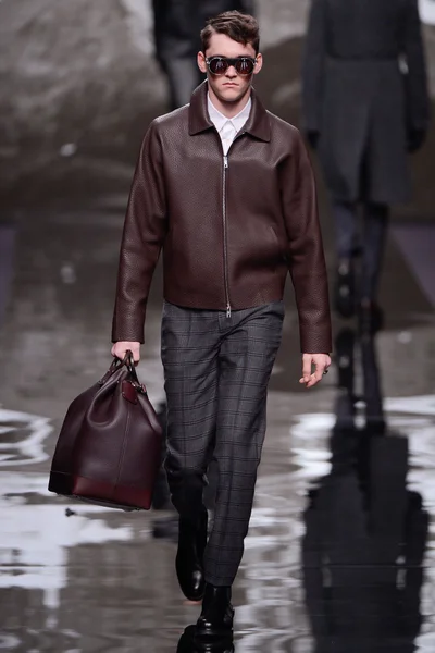 Look 10